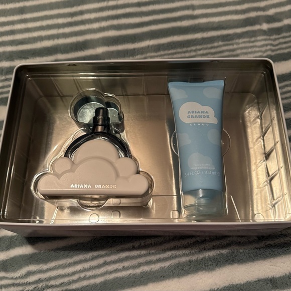 Ariana Grande Cloud Perfume and Lotion Set - Picture 1 of 3